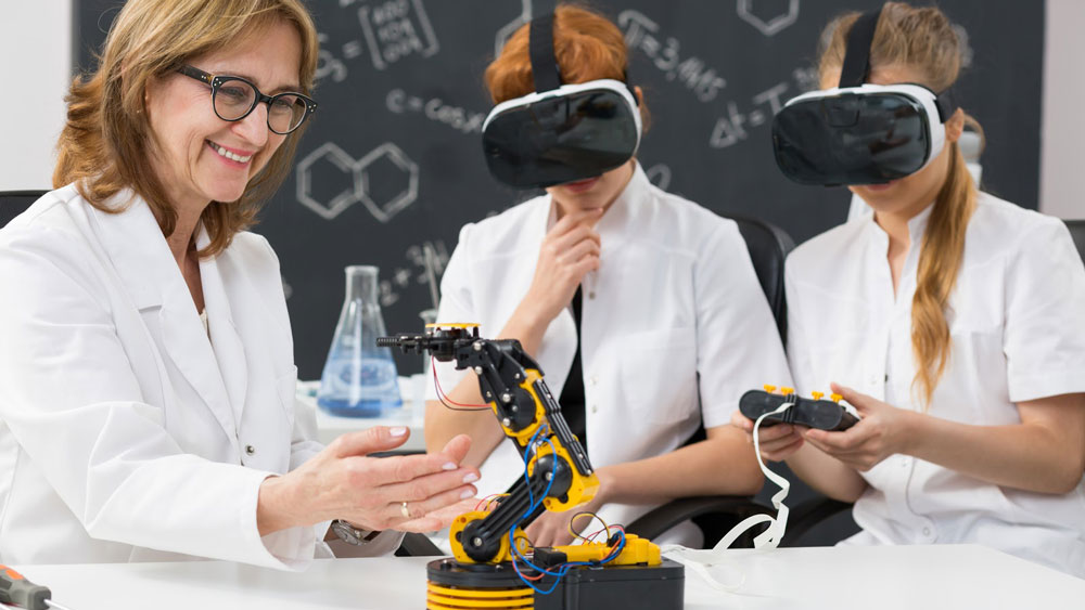 How Can Virtual Reality Technology Enhance Educational Experiences
